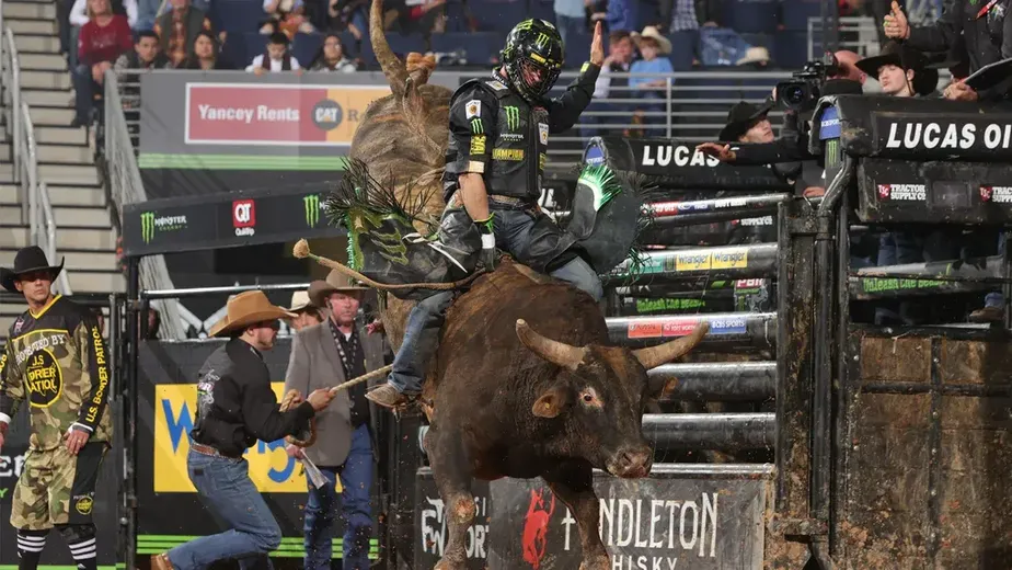 Homem de gelo ‘acorda’ e conquista 1ª vitória na temporada da PBR